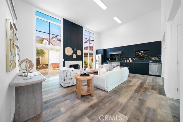 Detail Gallery Image 7 of 27 For 2423 Rockdell, La Crescenta,  CA 91214 - 4 Beds | 3 Baths