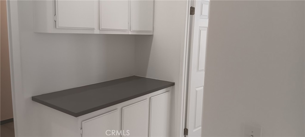 https://media.crmls.org/medias/b044f6a0-1c01-4a56-9676-343c690b4b46.jpg?preset=X-Large