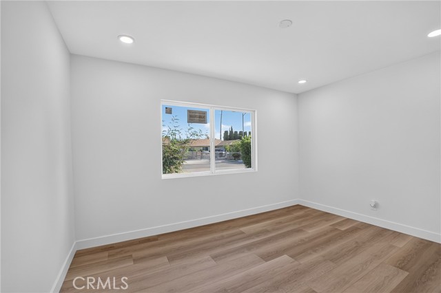 10227 Amboy photo 16