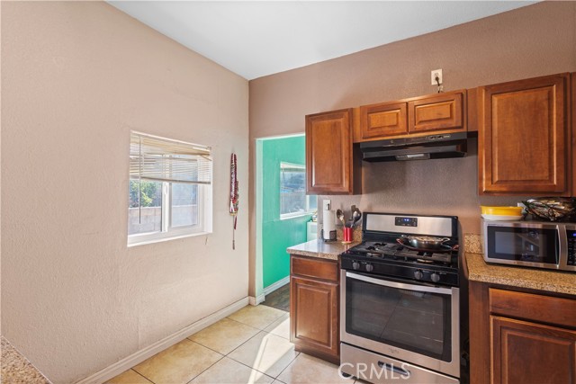 Detail Gallery Image 9 of 20 For 19310 Ambassador Ave, Corona,  CA 92881 - 2 Beds | 2 Baths