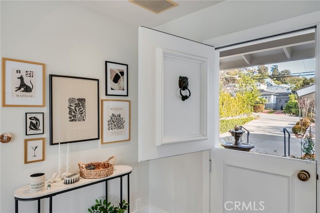 Detail Gallery Image 3 of 30 For 360 Diamond St, Laguna Beach,  CA 92651 - 4 Beds | 3 Baths