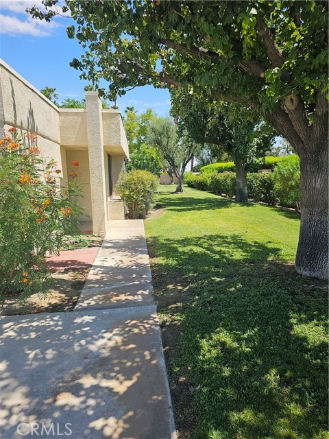 Detail Gallery Image 4 of 10 For 280 via Reneca, Palm Desert,  CA 92260 - 2 Beds | 2 Baths