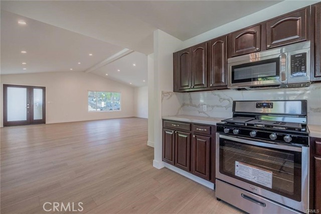 5457 Beckford Avenue, Tarzana CA: https://media.crmls.org/medias/b049af6f-c4f0-428b-bd55-f6fcb981ca61.jpg