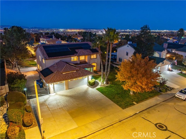 Detail Gallery Image 4 of 57 For 7155 Dana Dr, Palmdale,  CA 93551 - 5 Beds | 3 Baths