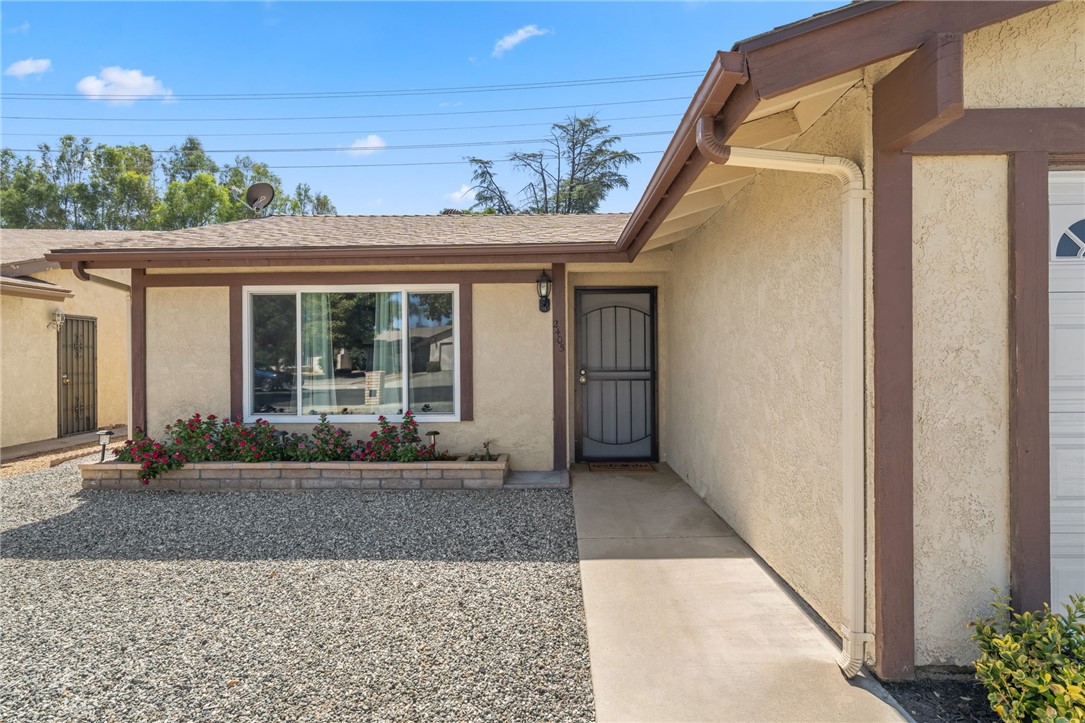 Detail Gallery Image 2 of 38 For 2405 El Rancho Cir, Hemet,  CA 92545 - 2 Beds | 2 Baths