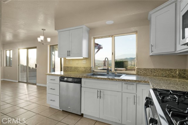 Detail Gallery Image 16 of 48 For 8147 Whitney Dr, Riverside,  CA 92509 - 4 Beds | 2/1 Baths