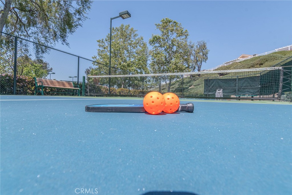 https://media.crmls.org/medias/b04bd799-d76c-40dd-bfa6-0c3b344085af.jpg?preset=X-Large