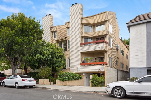 Detail Gallery Image 2 of 30 For 11831 Courtleigh Dr #203,  Los Angeles,  CA 90066 - 2 Beds | 2 Baths