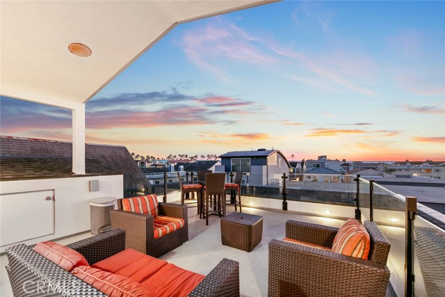 417 E Bay, Newport Beach CA: https://media.crmls.org/medias/b04c52c8-31a2-444b-a30e-08e465eaf109.jpg