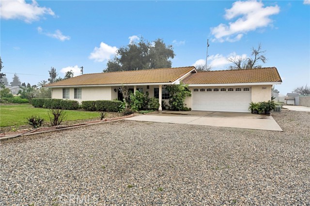 Detail Gallery Image 2 of 47 For 25540 Lynn Pl #B,  Madera,  CA 93638 - 3 Beds | 2 Baths