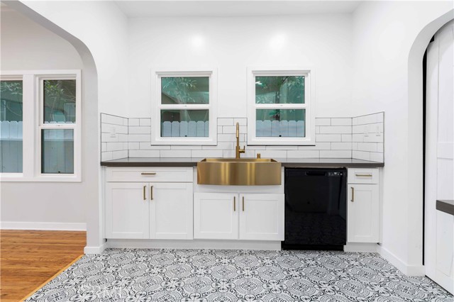 1236 S Cloverdale Avenue, Los Angeles CA: https://media.crmls.org/medias/b04cf20c-2c71-49b7-845e-1f6d83ce8f8a.jpg