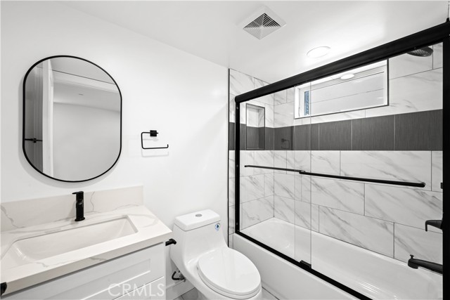 Detail Gallery Image 21 of 34 For 6700 Kester Ave #2,  Van Nuys,  CA 91405 - 5 Beds | 5 Baths