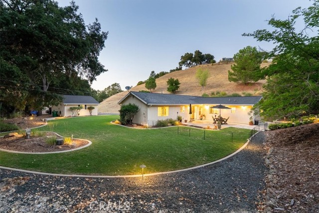 6205 San Anselmo Road, Atascadero CA: https://media.crmls.org/medias/b04d94cf-d5cb-40e7-b989-2b432c6de0cb.jpg