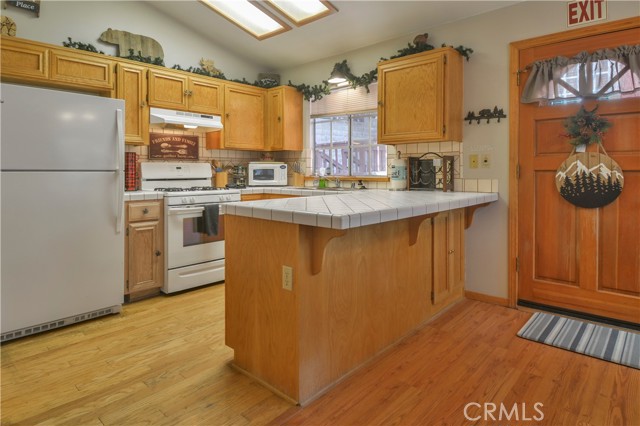 Detail Gallery Image 7 of 22 For 735 E Victoria Ct, Lake Arrowhead,  CA 92352 - 2 Beds | 1/1 Baths