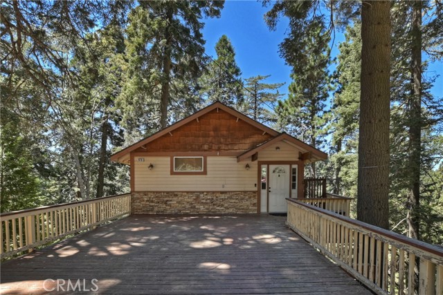 Detail Gallery Image 2 of 32 For 676 Lake Dr, Lake Arrowhead,  CA 92352 - 2 Beds | 2/1 Baths