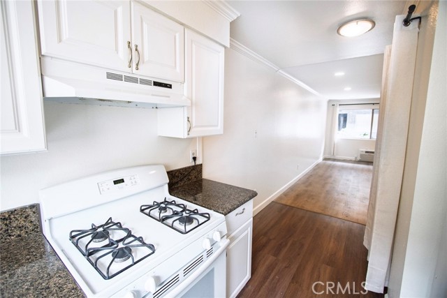 Detail Gallery Image 13 of 23 For 240 W Verdugo Ave #K,  Burbank,  CA 91502 - 2 Beds | 2 Baths