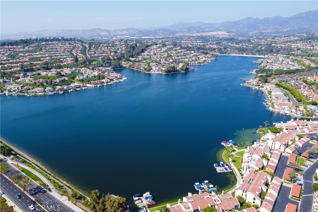 https://media.crmls.org/medias/b04ea097-7054-4497-9fa4-95a02527a792.jpg?preset=X-Large
