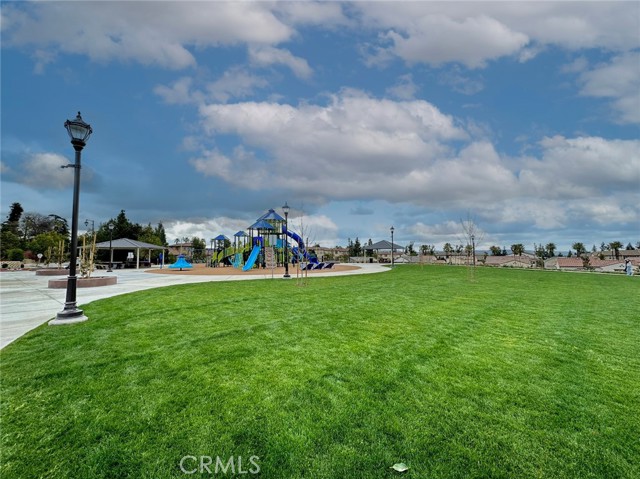 800 E Promenade Unit A, Azusa CA: https://media.crmls.org/medias/b0508c8f-d881-4374-9f85-01b6b35c1c0f.jpg