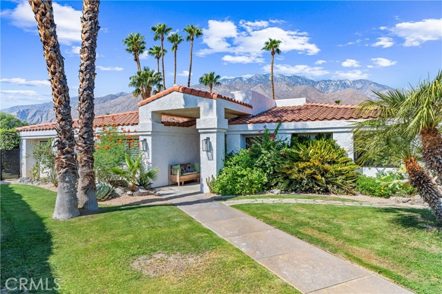 1045 E Deepak Road, Palm Springs CA: https://media.crmls.org/medias/b0511fde-0cde-4dff-87a1-d30c1c9eae5b.jpg