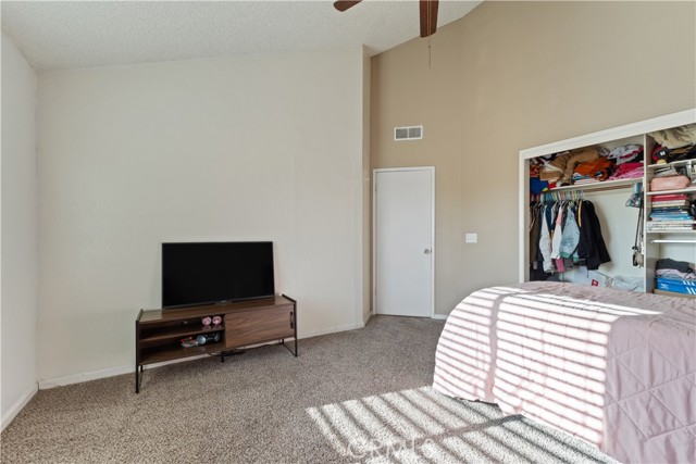 2433 N Knoll Avenue, Fresno CA: https://media.crmls.org/medias/b0514c63-13dd-46d2-9008-87a3713753be.jpg