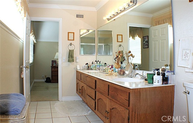 19 Black Oak Drive, Phillips Ranch CA: https://media.crmls.org/medias/b05152df-6c2d-4504-8203-ed27c5c7255b.jpg