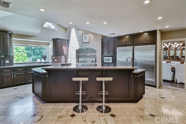 Detail Gallery Image 16 of 74 For 17141 Superior St, Northridge,  CA 91325 - 6 Beds | 4 Baths