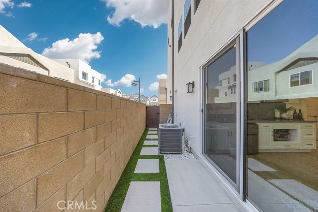 251 Tank, Irvine CA: https://media.crmls.org/medias/b05183bc-479f-4345-9f3b-9a4cb365e046.jpg
