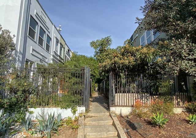 Detail Gallery Image 4 of 13 For 217 Columbia Pl, Los Angeles,  CA 90026 - – Beds | – Baths