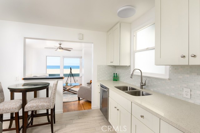 Detail Gallery Image 10 of 13 For 530 the Strand, Hermosa Beach,  CA 90254 - 1 Beds | 1 Baths