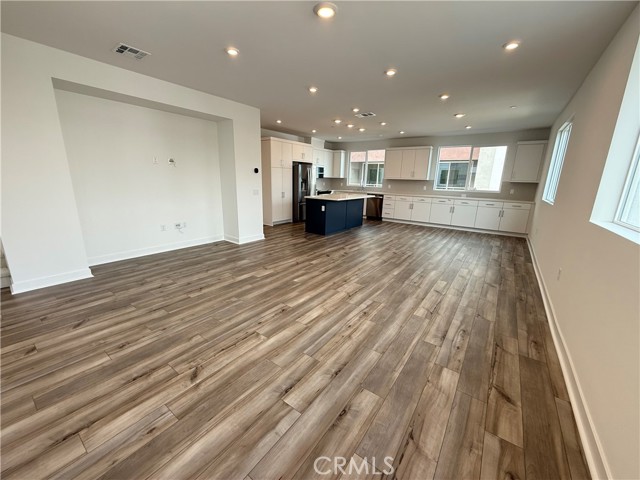 693 S Lyon Street, Santa Ana CA: https://media.crmls.org/medias/b051de00-5f6a-469b-b332-377b1ca22679.jpg