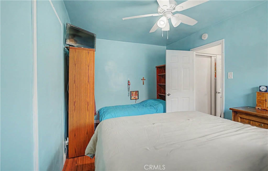 https://media.crmls.org/medias/b05354f6-0b7a-4839-bb43-08662bb07af8.jpg?preset=X-Large
