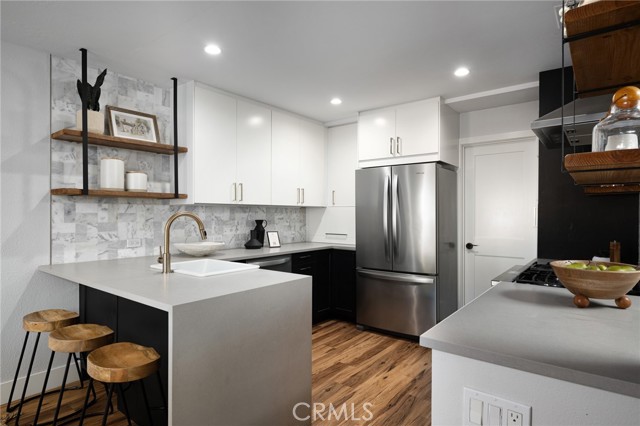 Detail Gallery Image 4 of 21 For 390 Deerfield, Irvine,  CA 92606 - 2 Beds | 1/1 Baths