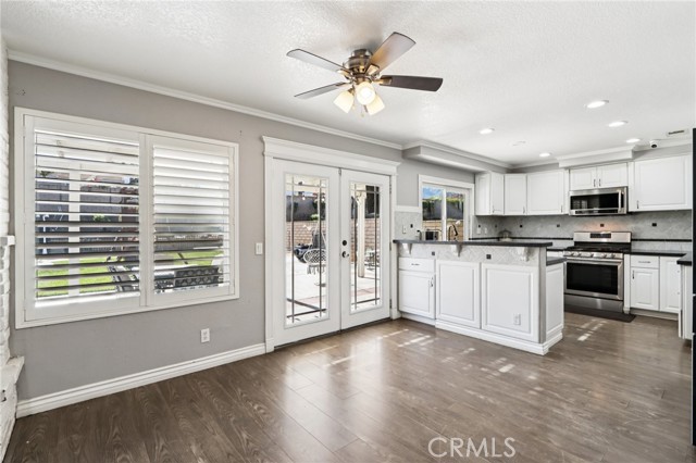 Detail Gallery Image 16 of 45 For 1278 Millbrook, Corona,  CA 92882 - 5 Beds | 3 Baths