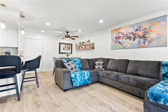 7740 Redlands Street, Playa del Rey CA: https://media.crmls.org/medias/b054e101-8a55-4bb7-a693-dcaa0781bc33.jpg