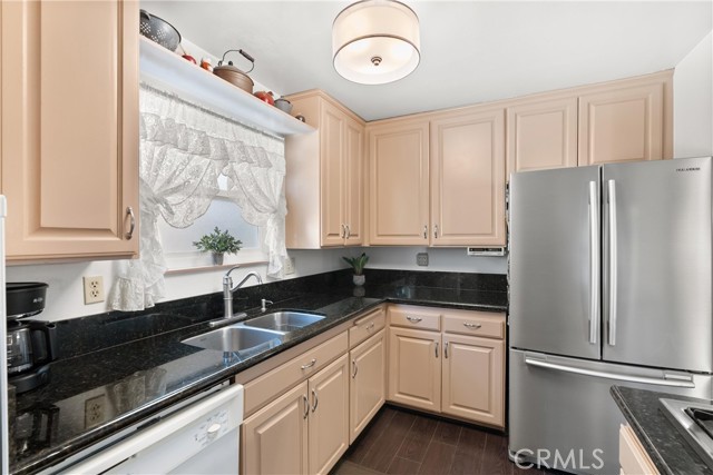 14432 Elmhurst Cir, Huntington Beach CA: https://media.crmls.org/medias/b05513e0-48c3-4562-b921-8c7520d3a8e2.jpg