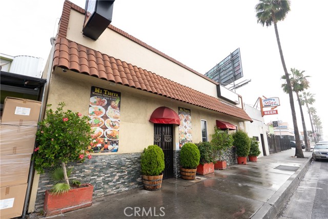 5949 Whittier, Los Angeles CA: https://media.crmls.org/medias/b055558d-ea75-4f82-a91f-d319d842d118.jpg