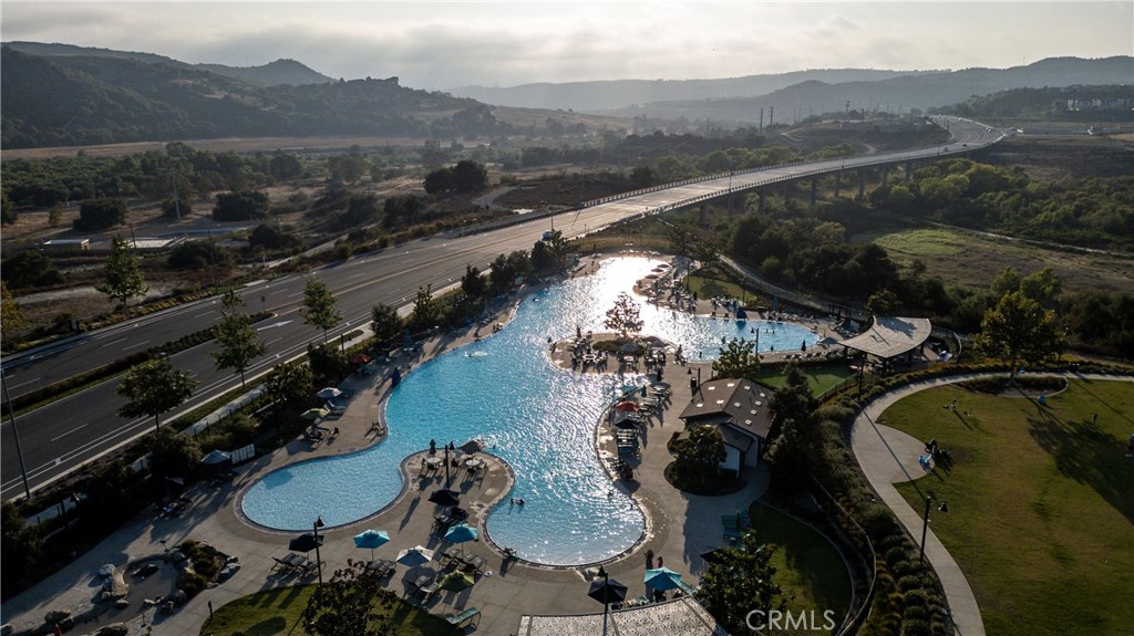https://media.crmls.org/medias/b055adcb-a12f-4fa9-bcd3-7e9ebcef9e9d.jpg?preset=X-Large