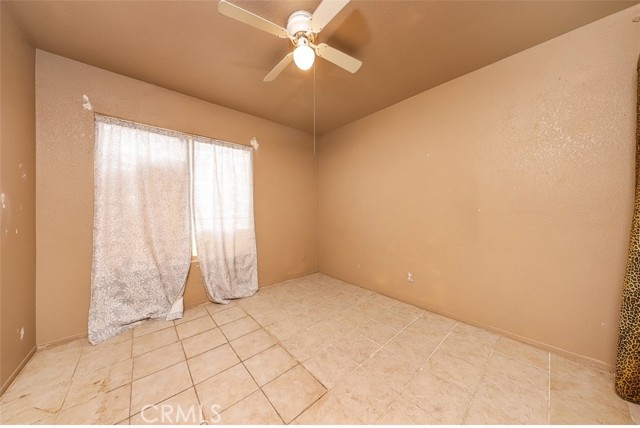 Detail Gallery Image 16 of 27 For 4035 Triton Dr, Palmdale,  CA 93552 - 3 Beds | 2 Baths