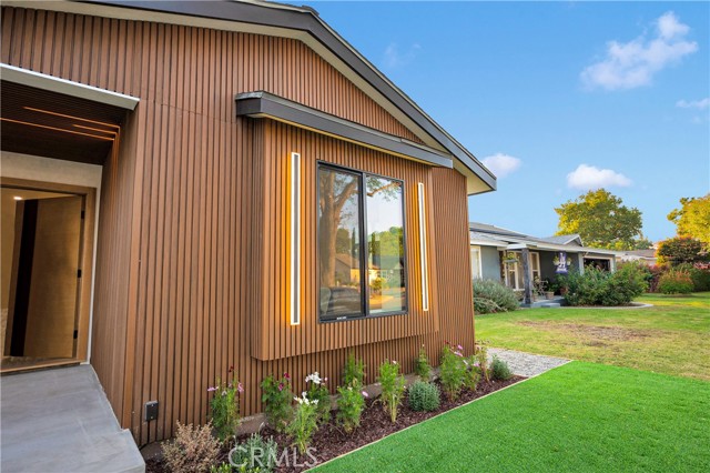 Detail Gallery Image 5 of 60 For 10509 Dempsey Ave, Granada Hills,  CA 91344 - 4 Beds | 3/1 Baths