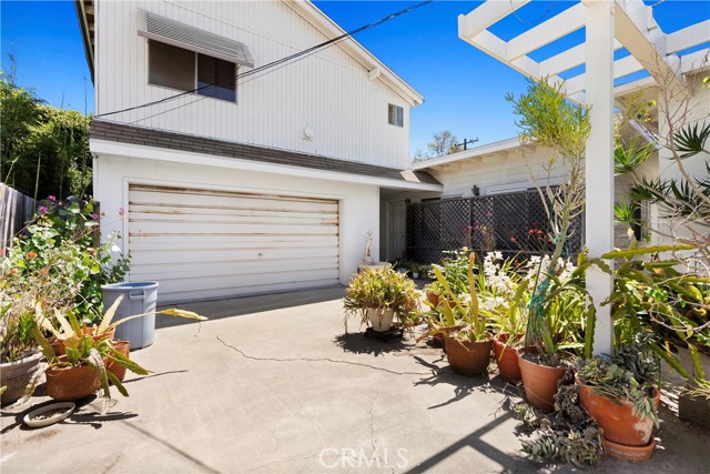 308 Flower Street, Costa Mesa CA: https://media.crmls.org/medias/b0585de8-006e-4cc8-9b2e-b3d906180f2e.jpg