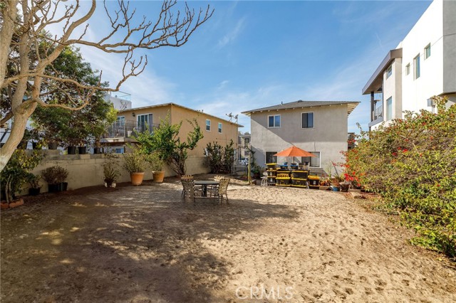 722 Loma Drive, Hermosa Beach, California 90254, ,Residential Income,For Sale,Loma,SB25018024