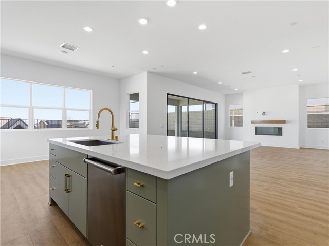 Detail Gallery Image 9 of 41 For 27558 Juniper Ln, Valencia,  CA 91381 - 5 Beds | 4/1 Baths