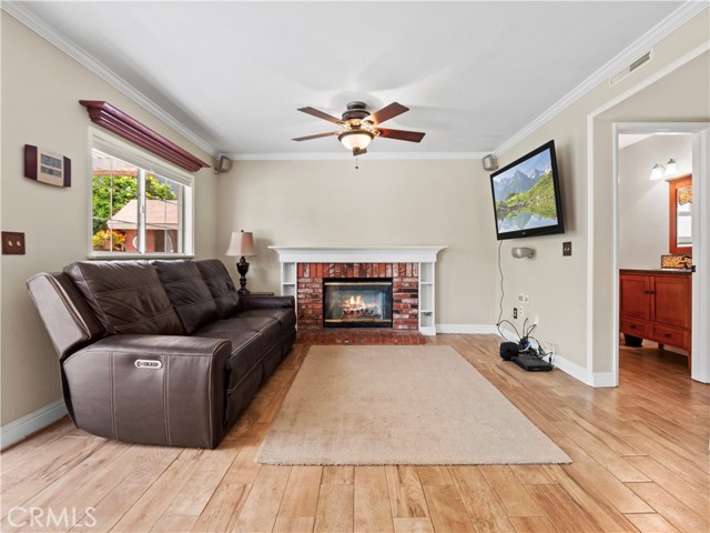Detail Gallery Image 11 of 41 For 28428 Avion Cir, Castaic,  CA 91384 - 3 Beds | 2/1 Baths