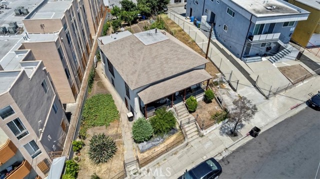 811 N Bunker Hill Avenue, Los Angeles CA: https://media.crmls.org/medias/b05a3c8c-378c-4b50-a386-cef31f827e0d.jpg