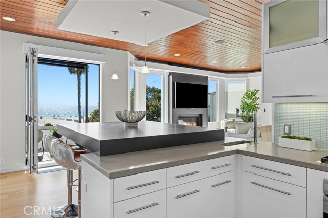 36 15th Street, Hermosa Beach CA: https://media.crmls.org/medias/b05a3d93-ab3f-4600-8075-aeab6b632d1f.jpg