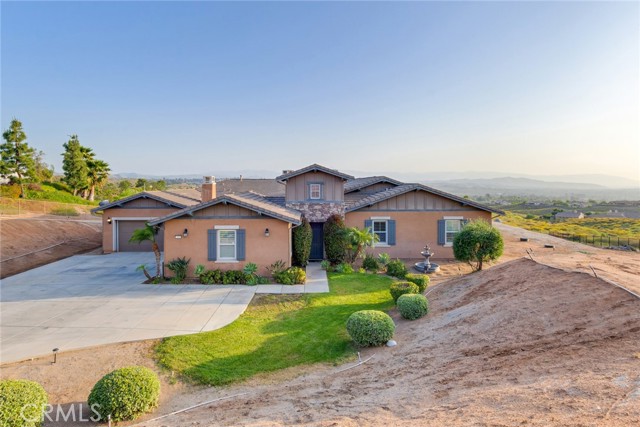 Detail Gallery Image 2 of 40 For 650 Crystal Mountain Cir, Riverside,  CA 92506 - 4 Beds | 3/1 Baths