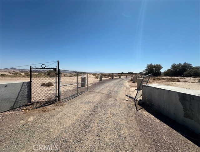 Detail Gallery Image 2 of 9 For 30453 Berry Rd, Newberry Springs,  CA 92365 - 2 Beds | 1 Baths