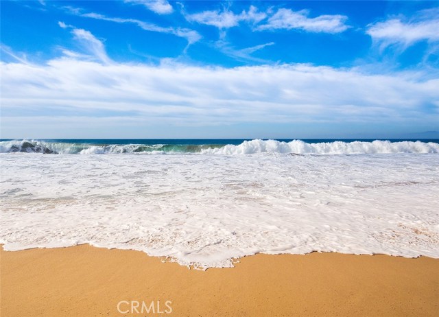 520 The Village, Redondo Beach, California 90277, 2 Bedrooms Bedrooms, ,2 BathroomsBathrooms,Residential,Sold,The Village,SB17117479