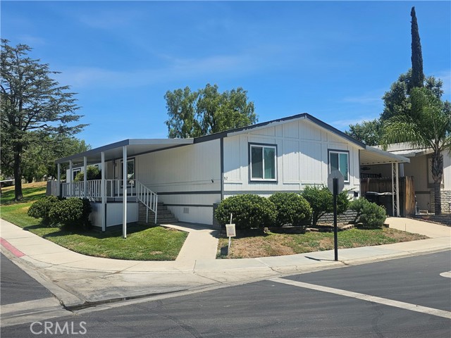 1721 E Colton Avenue, Redlands CA: https://media.crmls.org/medias/b05f55e3-bfb1-4e05-9d31-3acf57552336.jpg