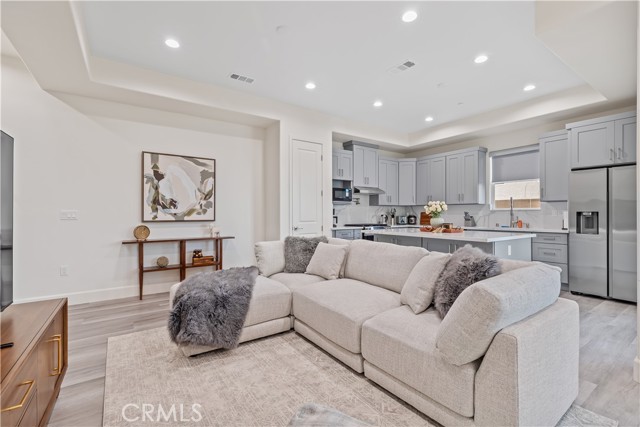 Detail Gallery Image 15 of 31 For 305 N Mountain View St, Santa Ana,  CA 92703 - 3 Beds | 3/1 Baths